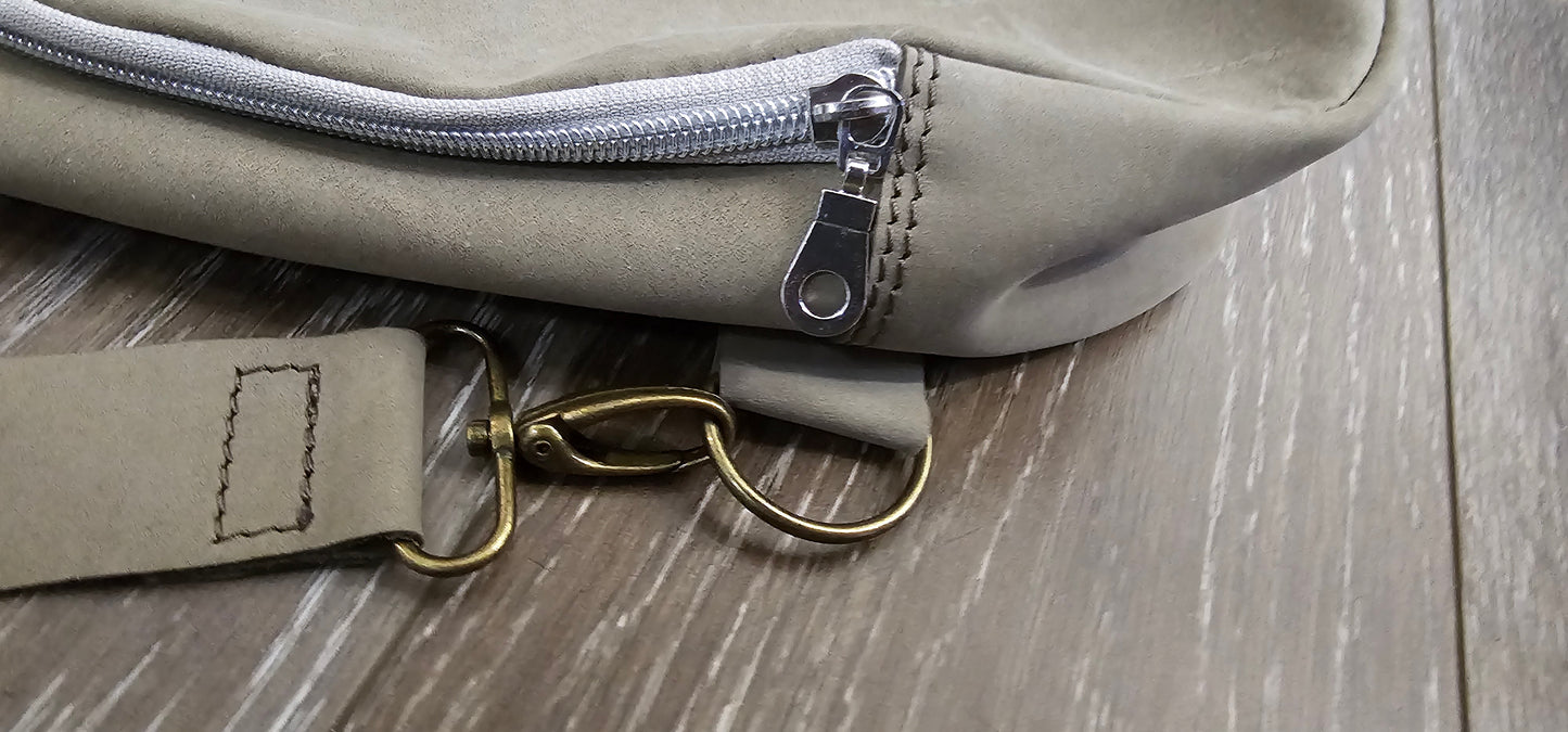 Leather bag. Moss green sling sac