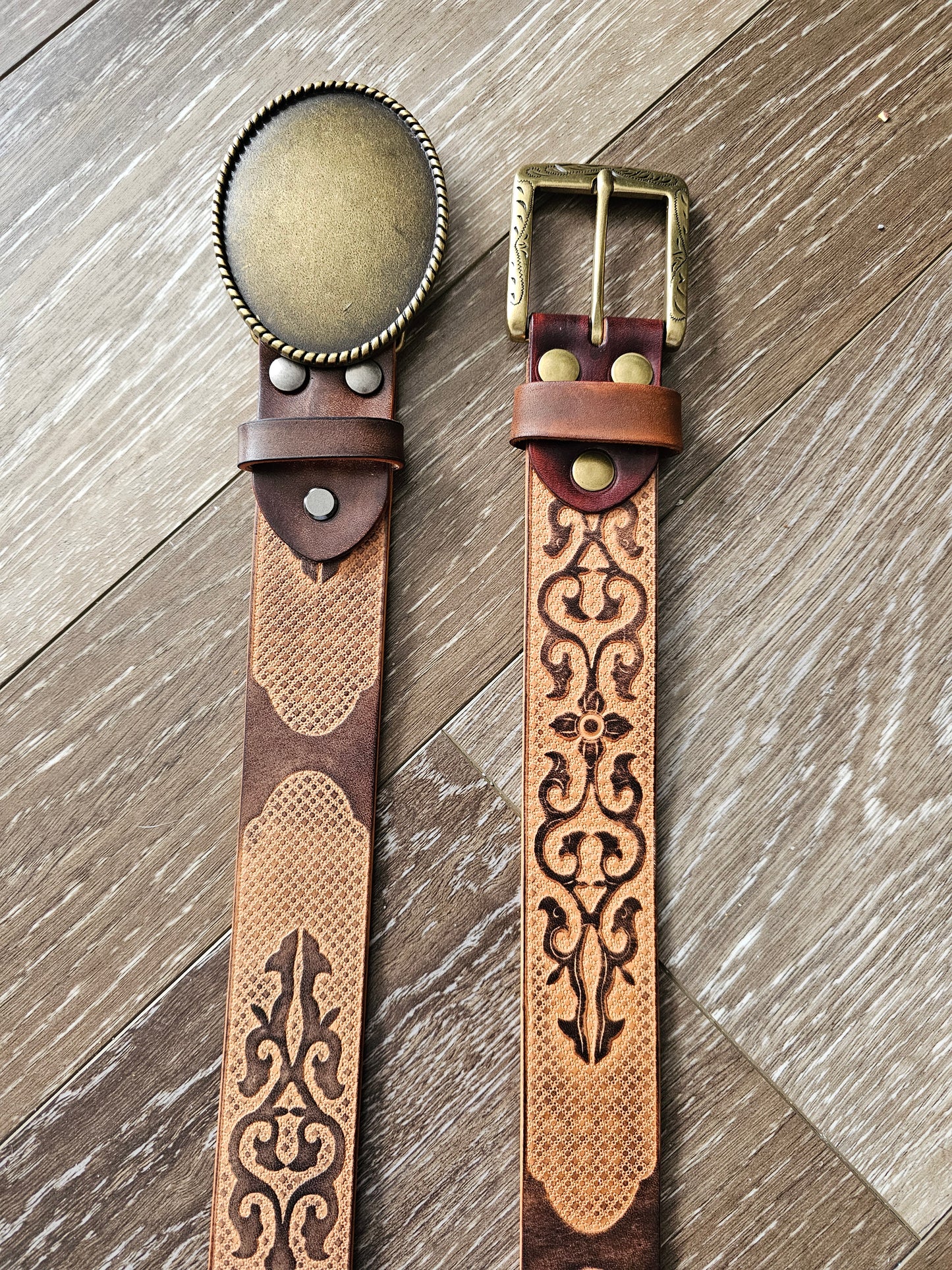 BELT WESTERN. PAINT EMBOSSED