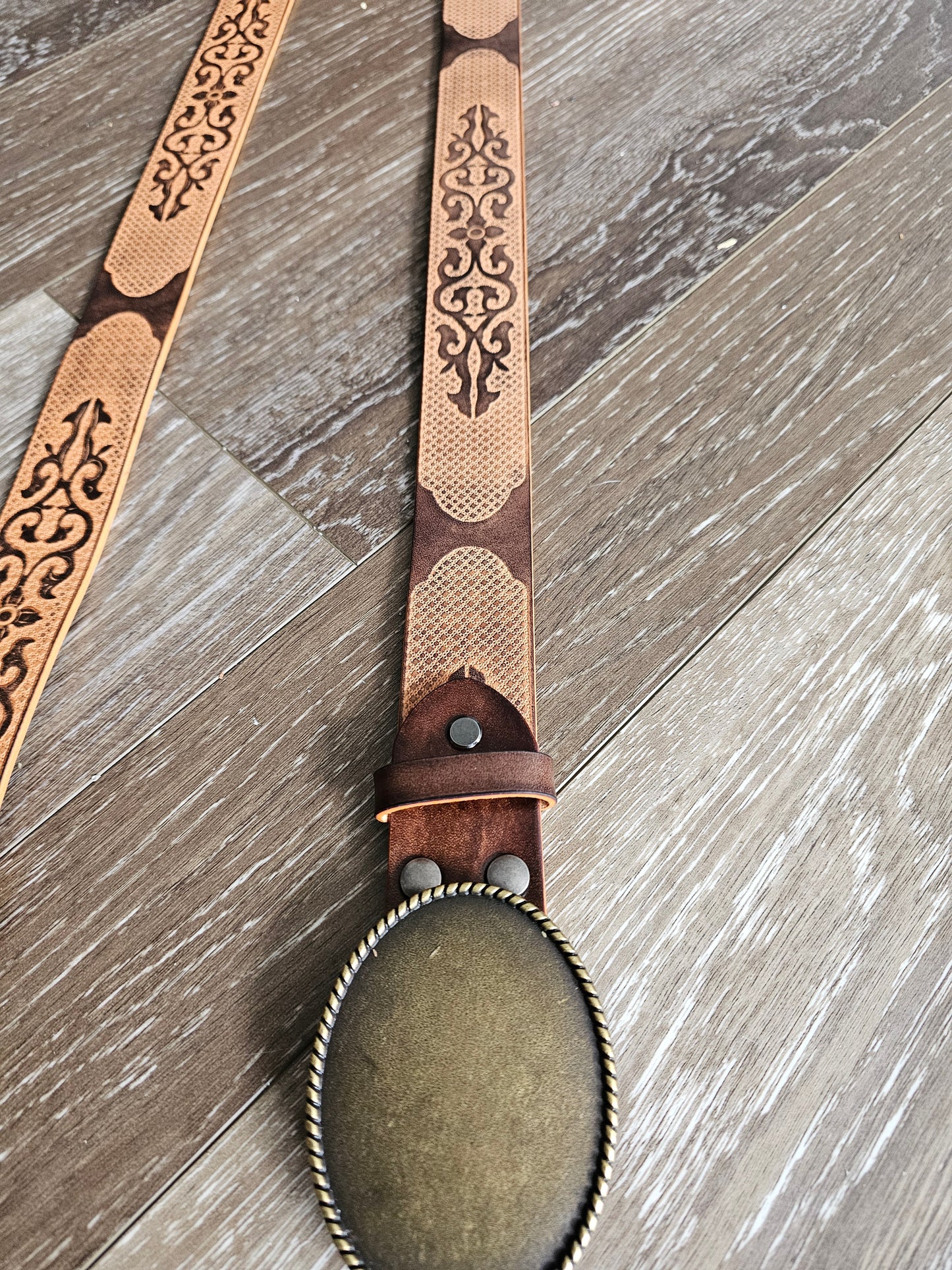 BELT WESTERN. PAINT EMBOSSED