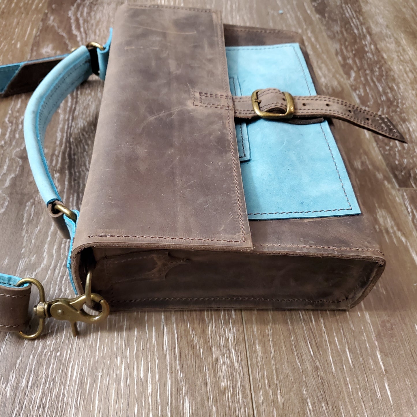 Alaska Dark Horse Crossbody Bag Buckle closure