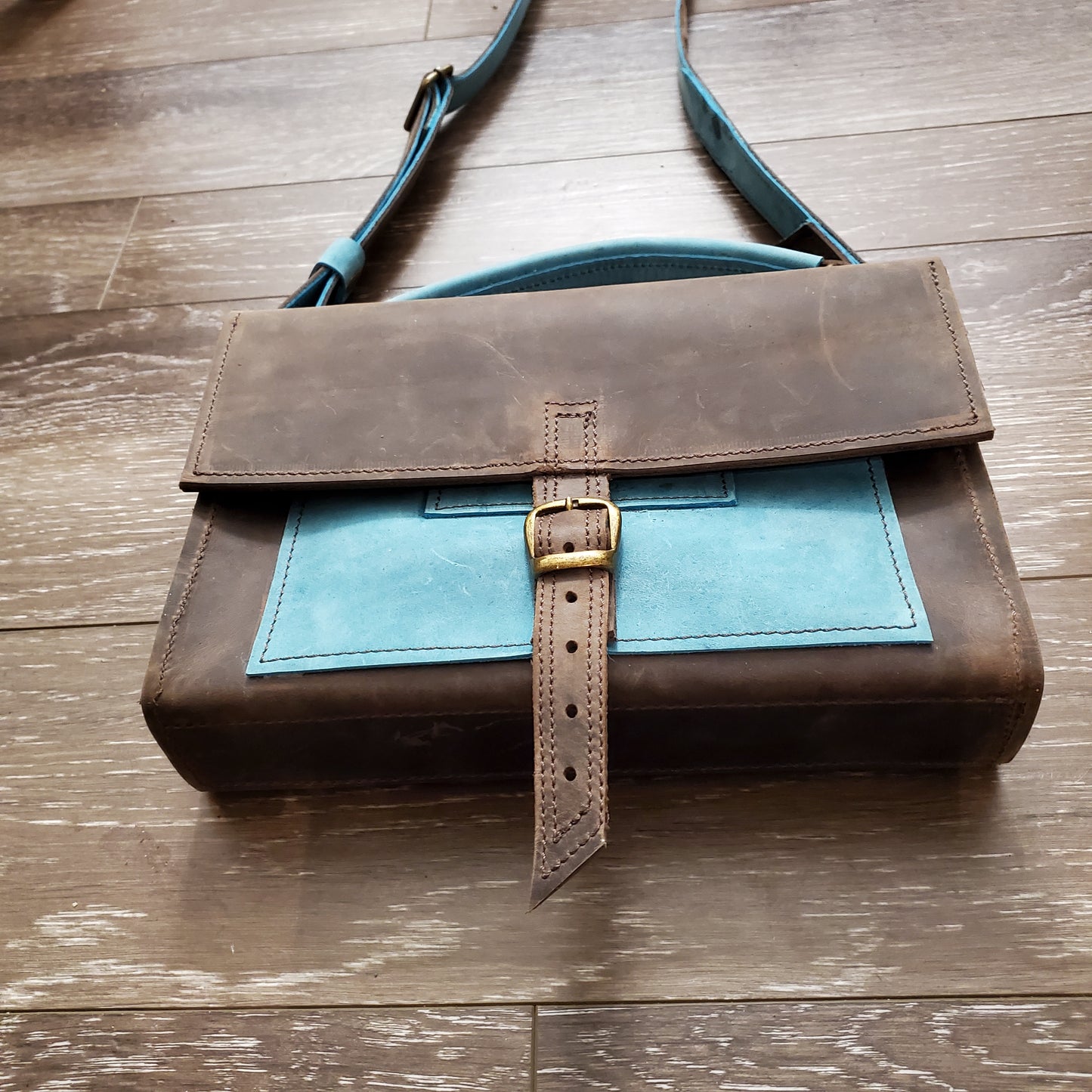 Alaska Dark Horse Crossbody Bag Buckle closure
