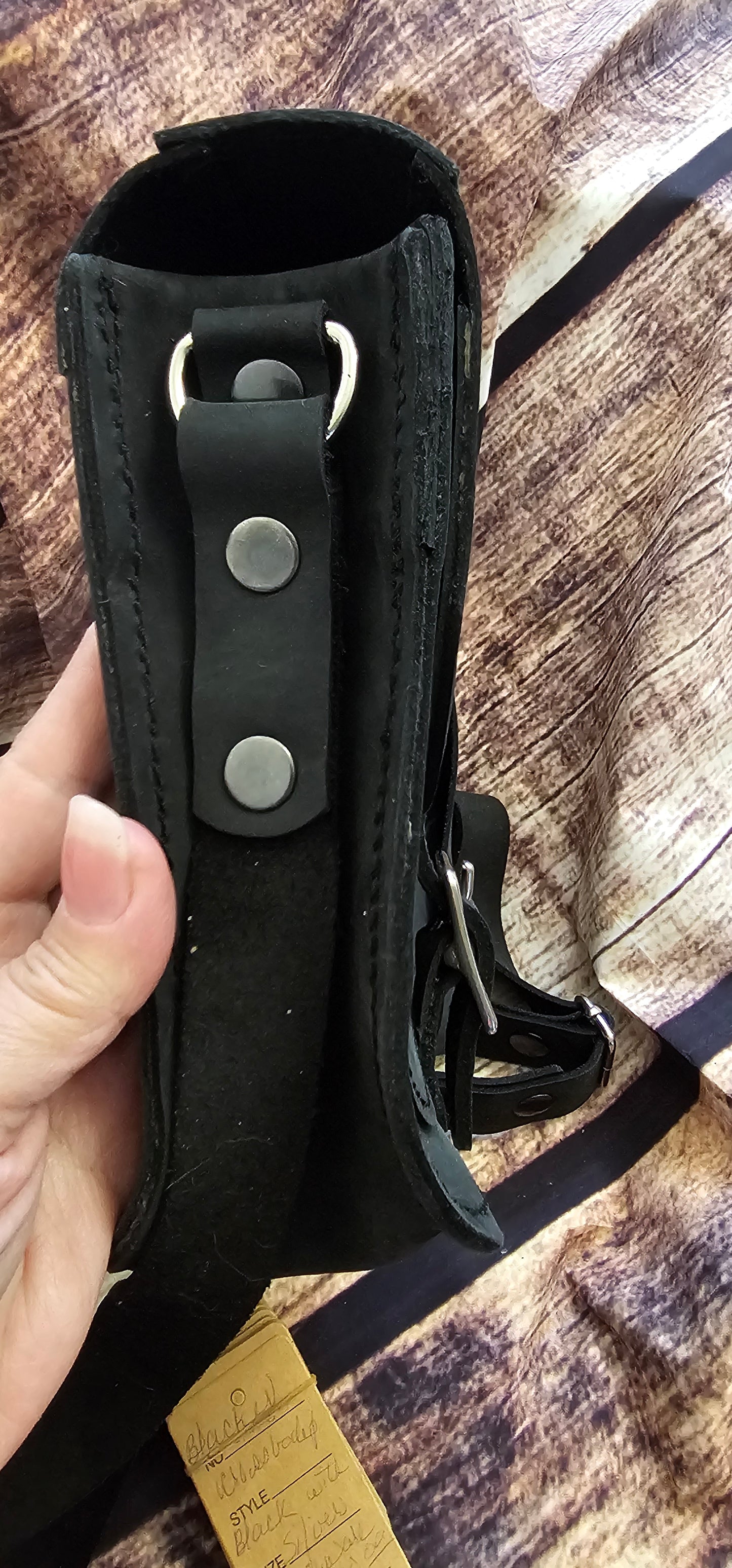 Black crossbody round