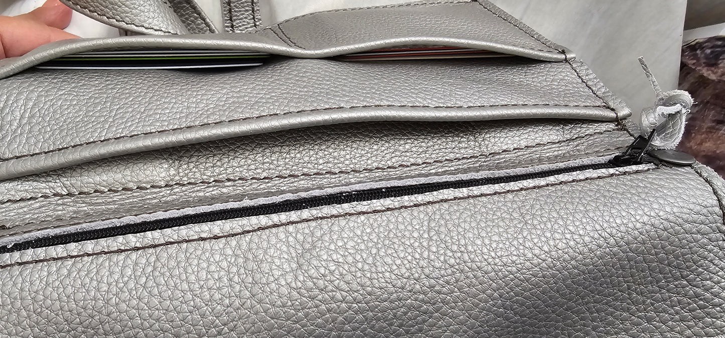 Silver Pebble Essentials (black hardware)