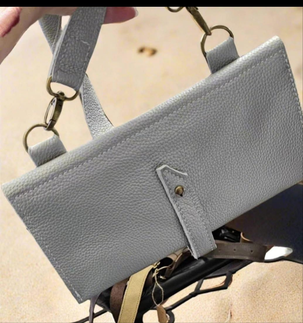 Silver Pebble Essentials (black hardware)