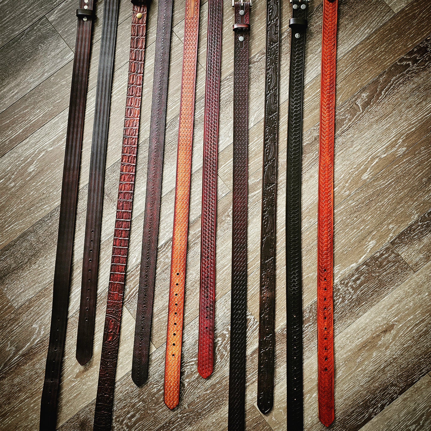 BELT LUXURY BLACK        EMBOSSED BULL HORNS