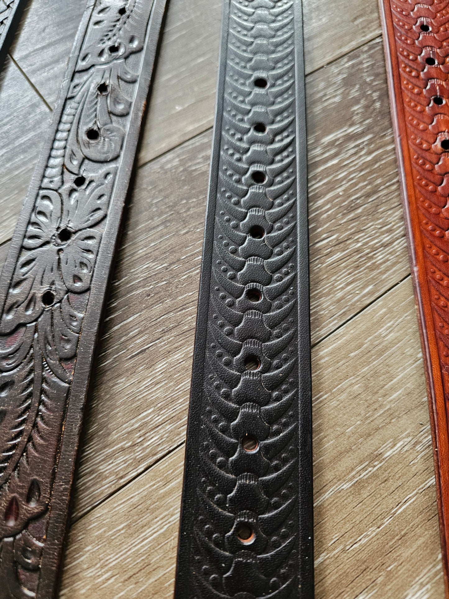 BELT LUXURY BLACK        EMBOSSED BULL HORNS