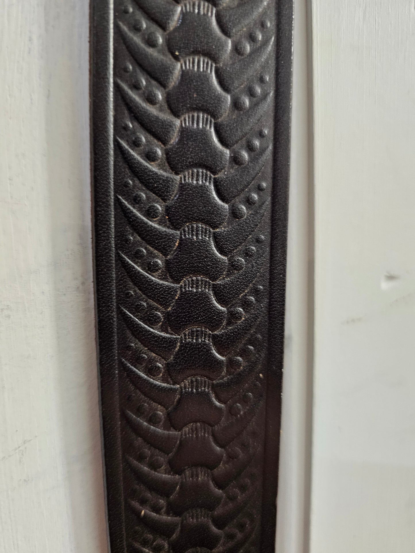 BELT LUXURY BLACK        EMBOSSED BULL HORNS